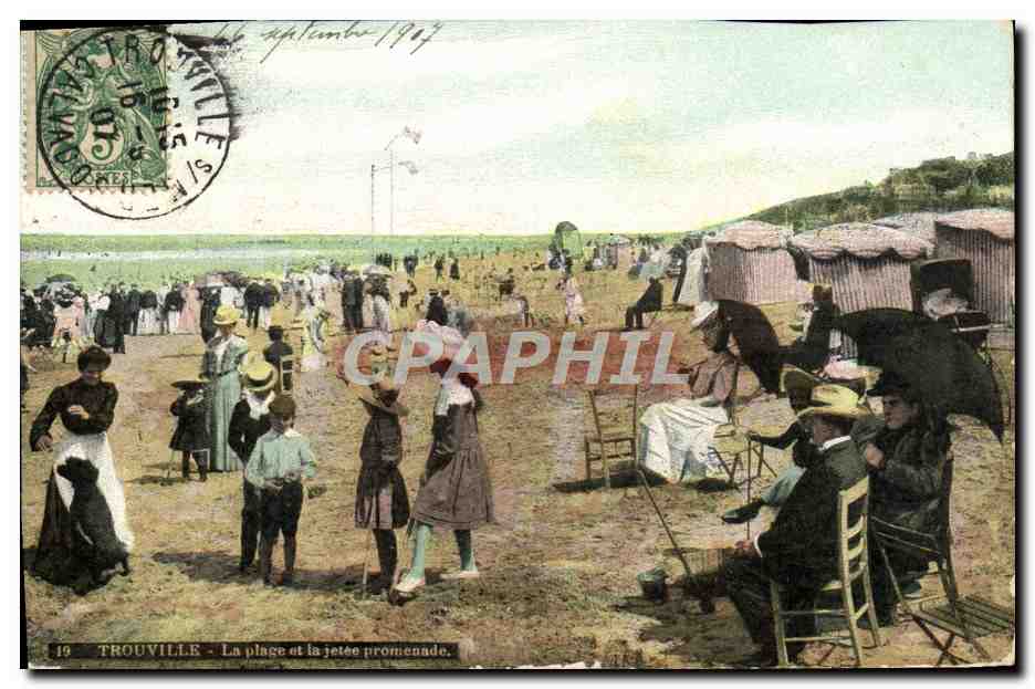 CPA Trouville La plage et la jetee promenade