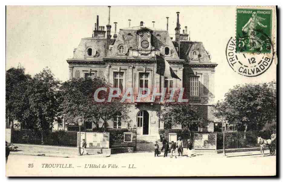 CPA Trouville L'Hotel de ville