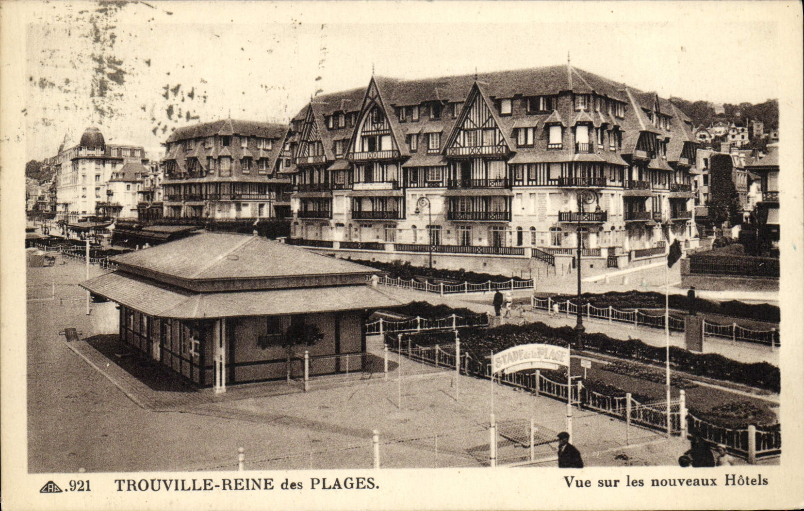 Trouville-Reine des Plages — Vue sur les nouveaux Hôtels — CPA n°921, éditeur C. Des Arts Photomécanique