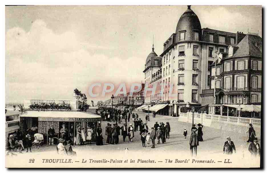 Trouville — Le Trouville-Palace et les Planches — LL. — n°22
