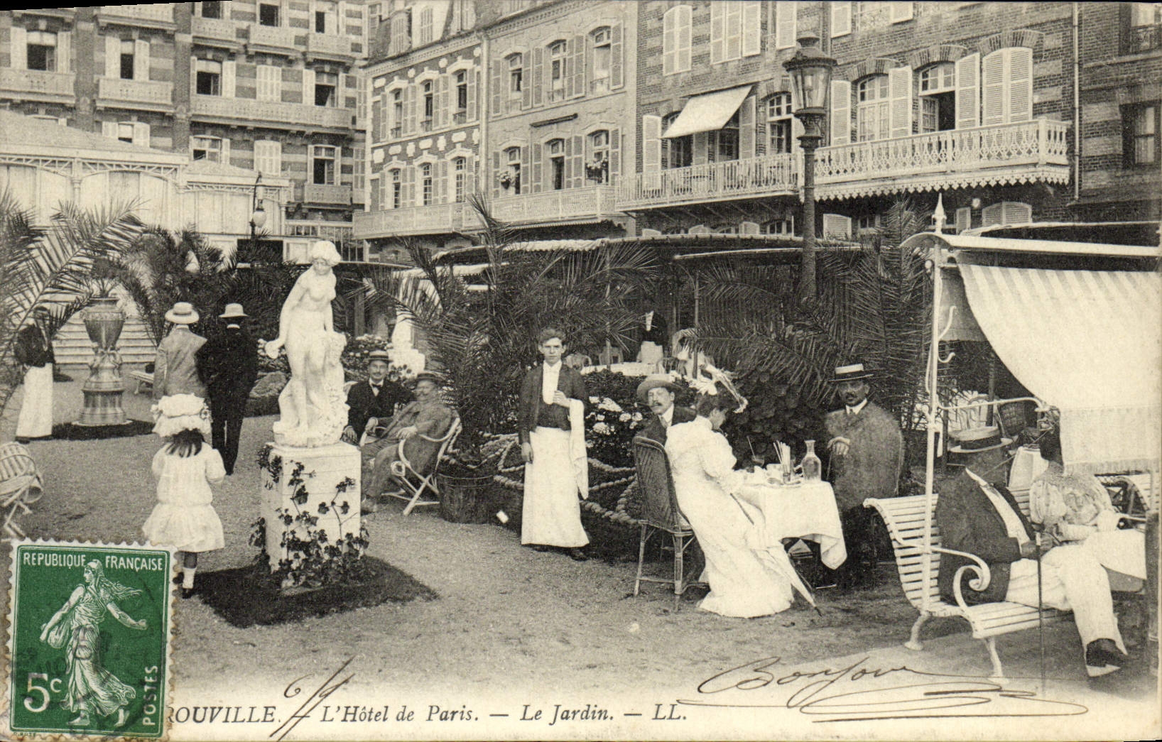 CPA Trouville L'Hotel de paris le jardin