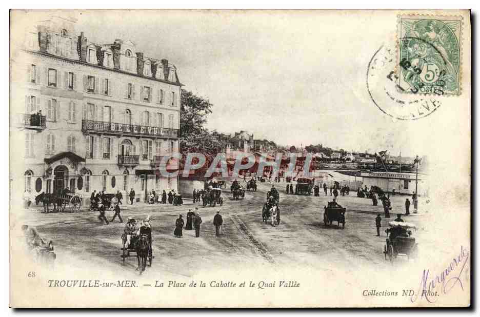 CPA Trouville Sur mer la place de la cabotte et le quai vallee
