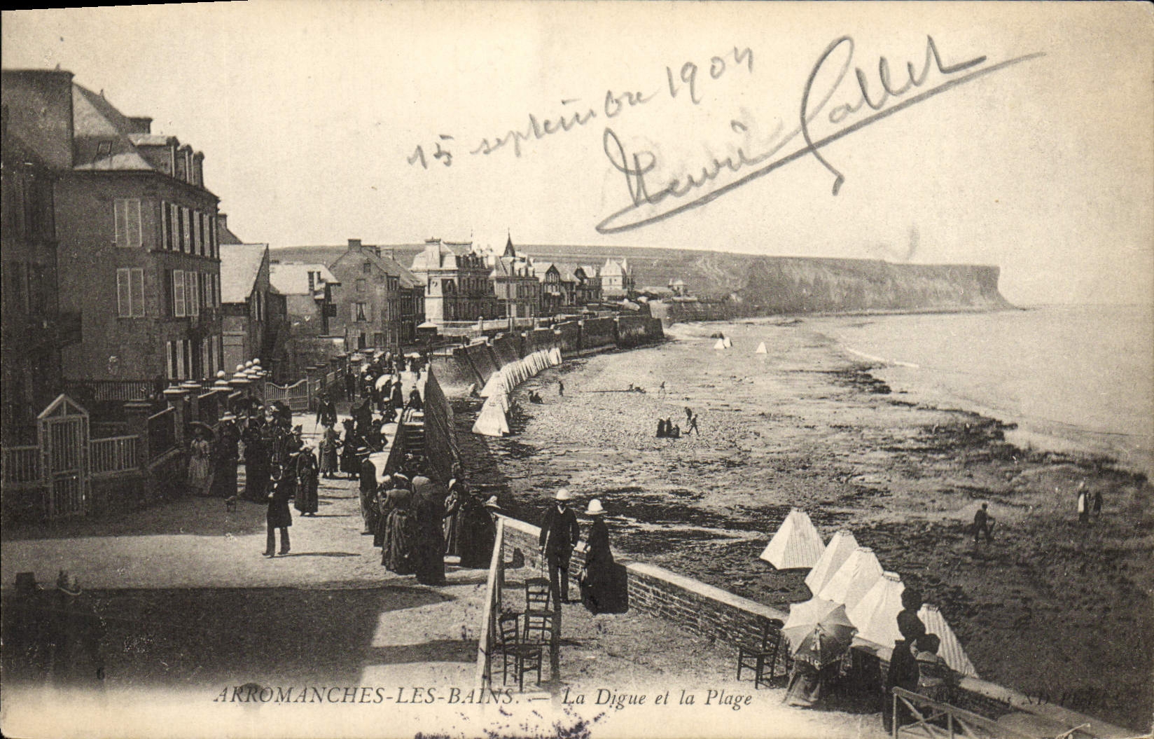 CPA Arromanches Les Bains La Digue Et La Plage