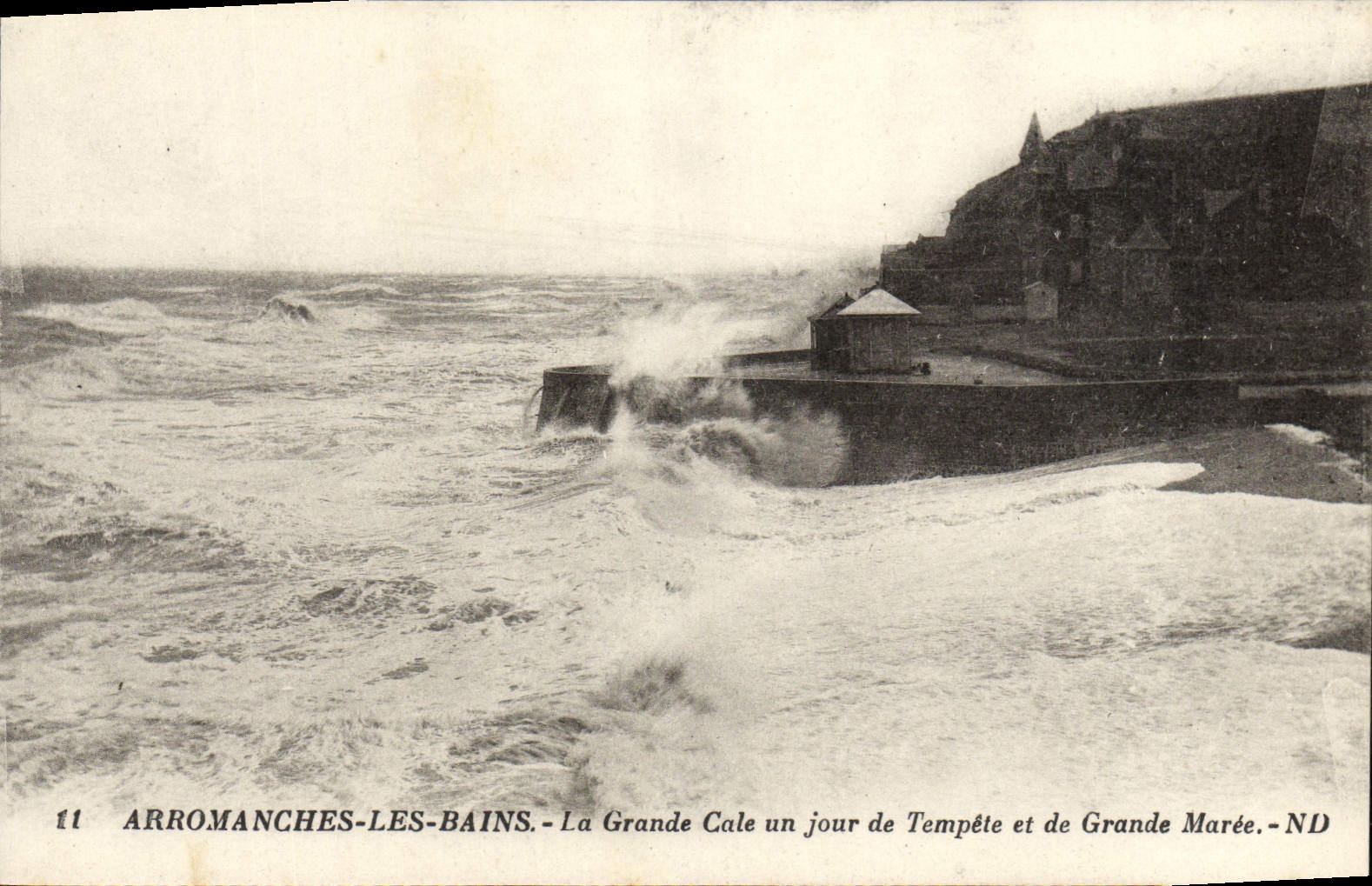 Arromanches-les-Bains — La Grande Cale un jour de Tempête et de Grande Marée — ND