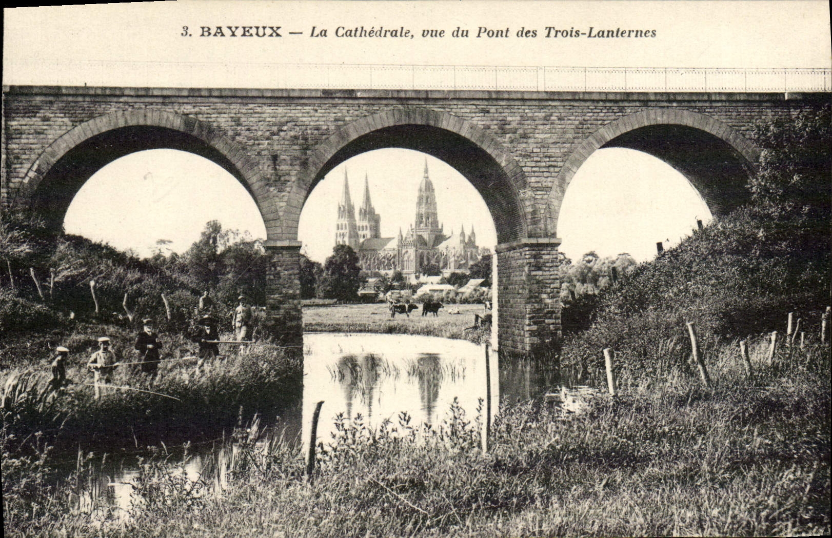 Bayeux — La Cathédrale, vue du Pont des Trois-Lanterne — Librairie R. Desloge, Bayeux