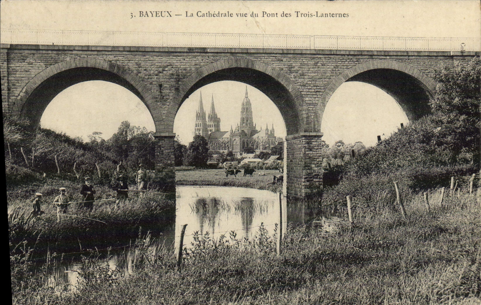 Bayeux — La Cathédrale vue du Pont des Trois-Lanterne — Éditeur non identifié, n° de série 3