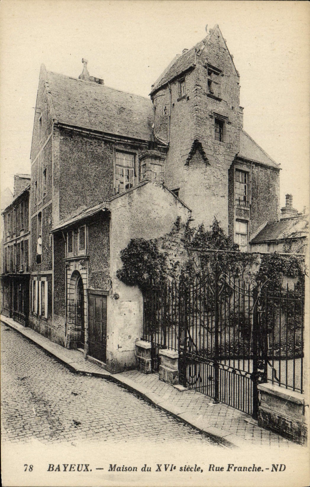 Bayeux — Maison du XVIe siècle, Rue Franche — ND