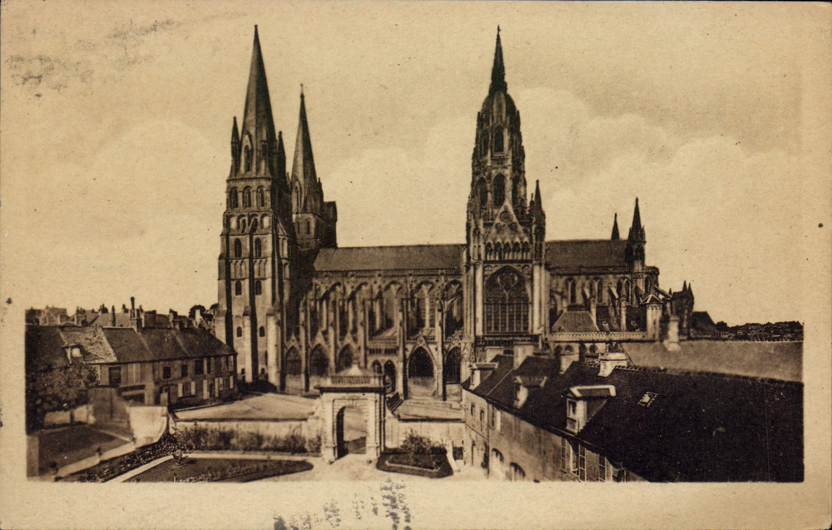 Bayeux — La Cathédrale, prise de l'Ancien Évêché — Cie des Arts Pléiomécaniques, Paris