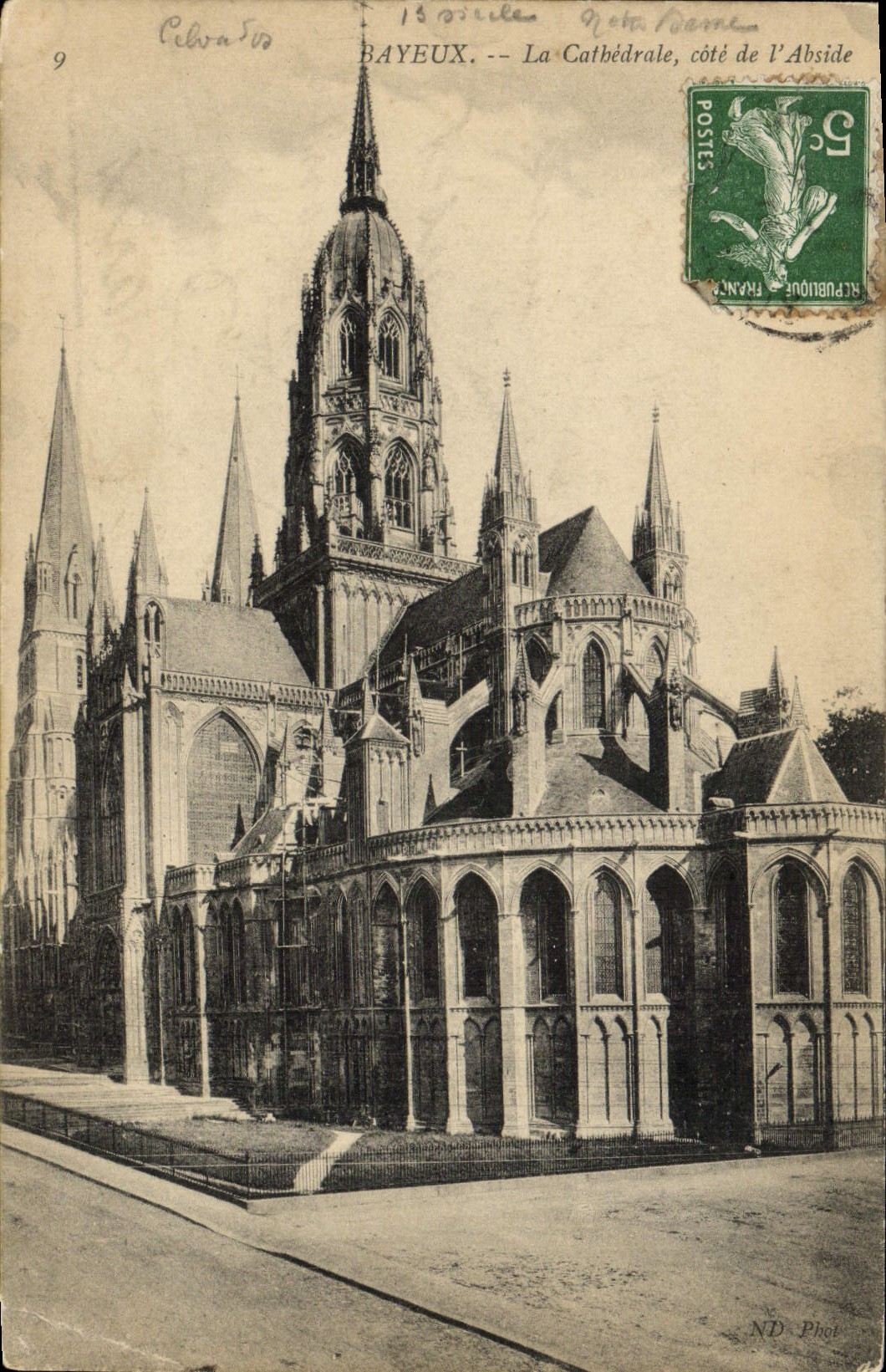 Bayeux — Ansicht der Kathedrale, Seite der Apse — ND Phot