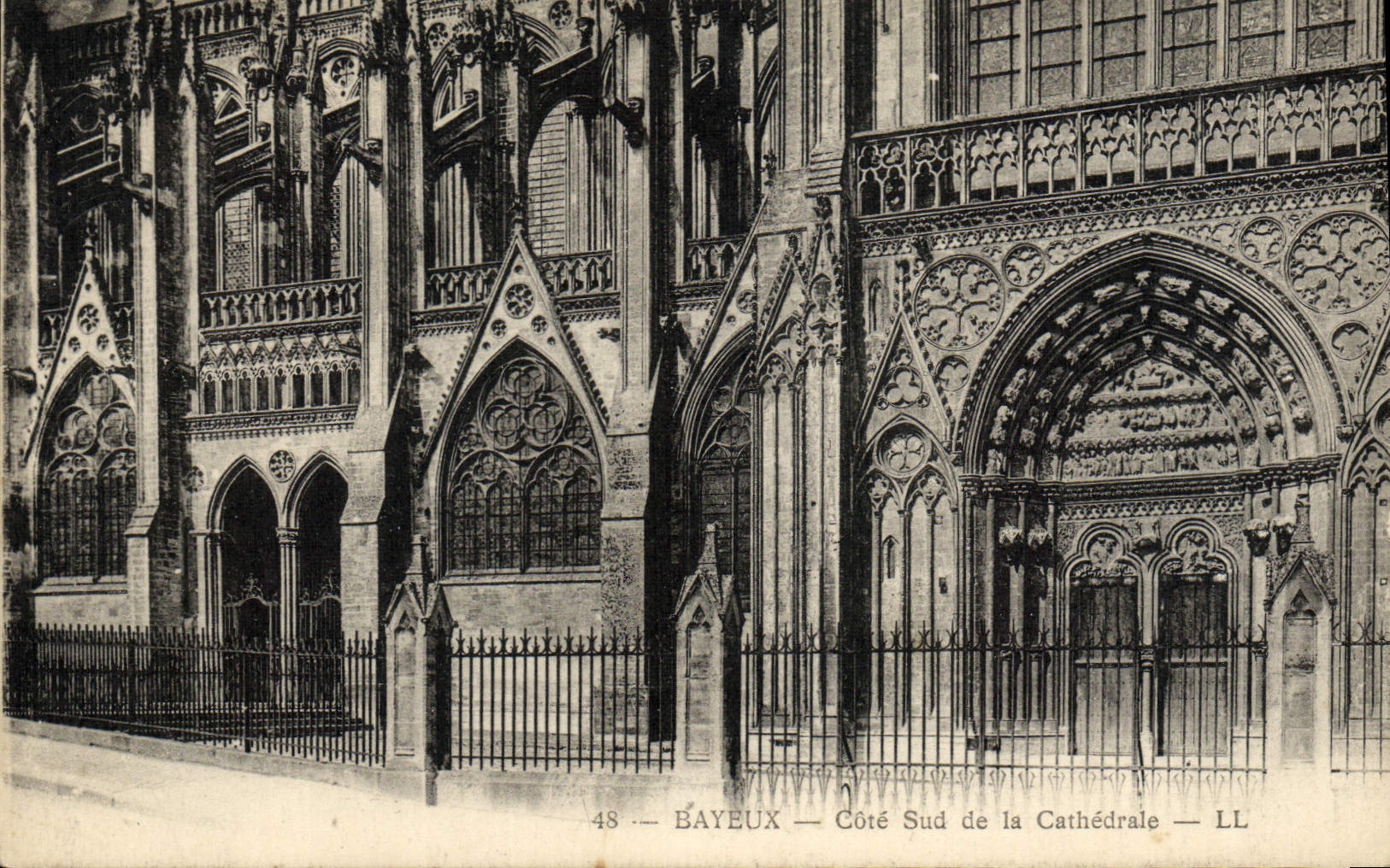 Bayeux — Südseite der Kathedrale — LL