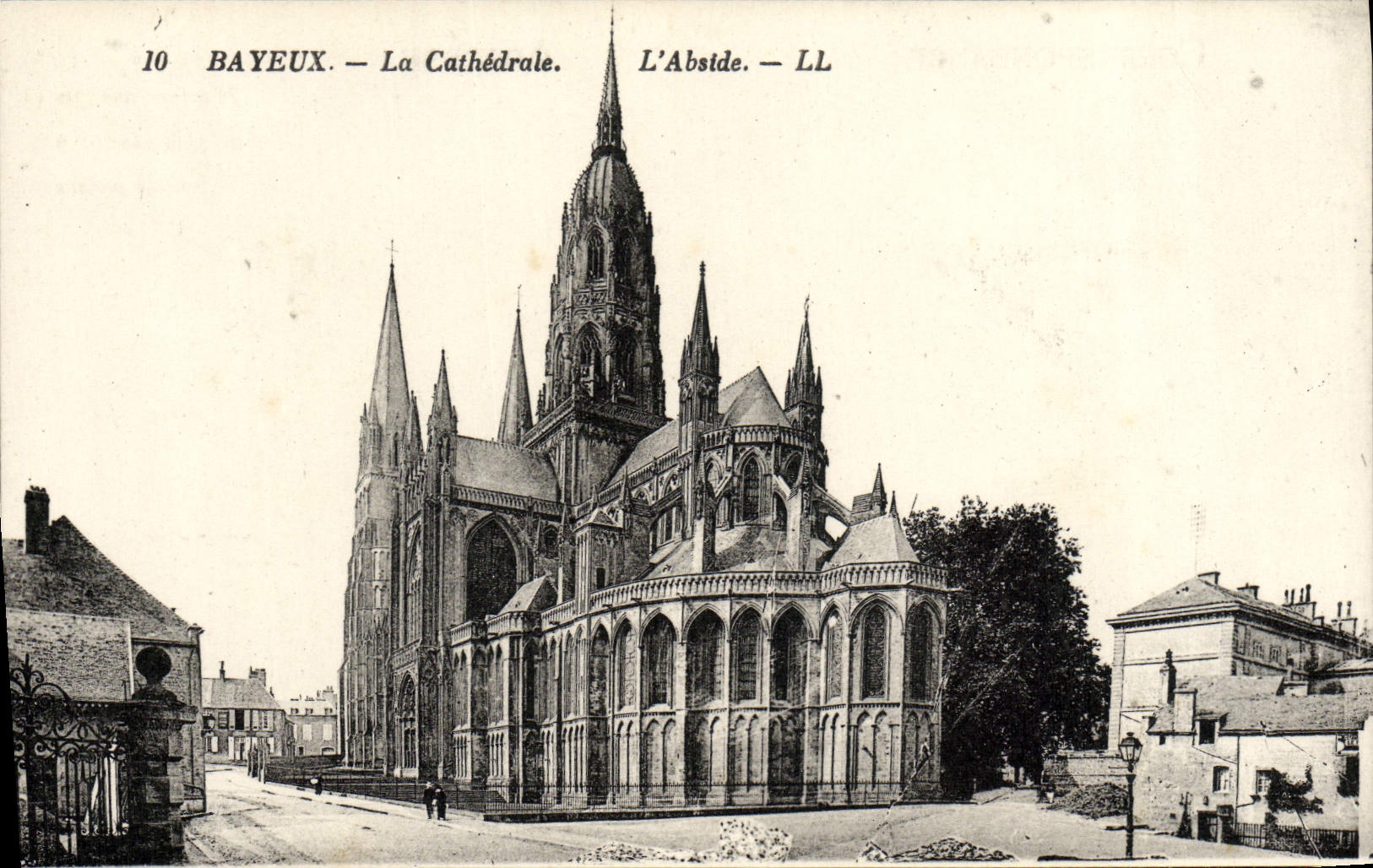 Bayeux — La Cathédrale. L'Abside. — LL