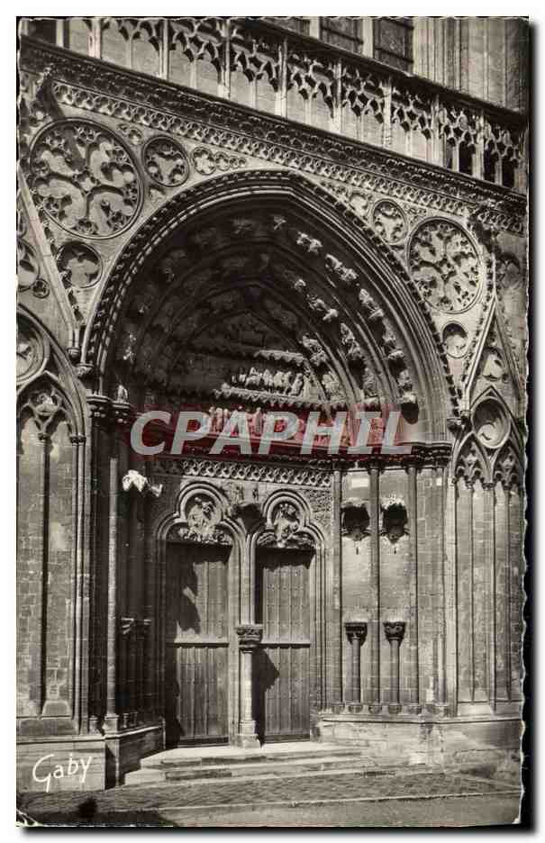 CPM Bayeux La Cathedrale Le Grand Porche du Transept