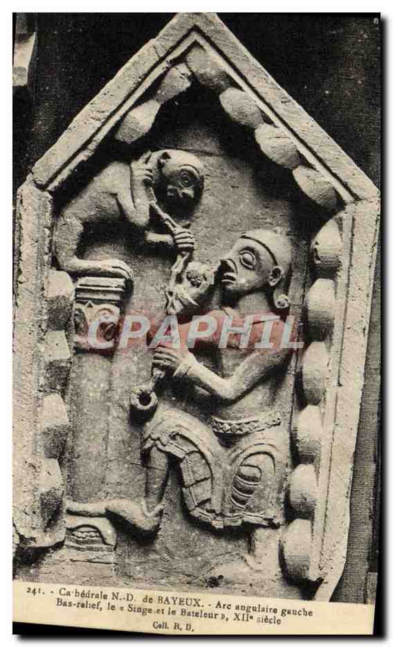 CPA Bayeux Cathedrale Arc angulaire gauche Bas relief Le singe et le bateleur 