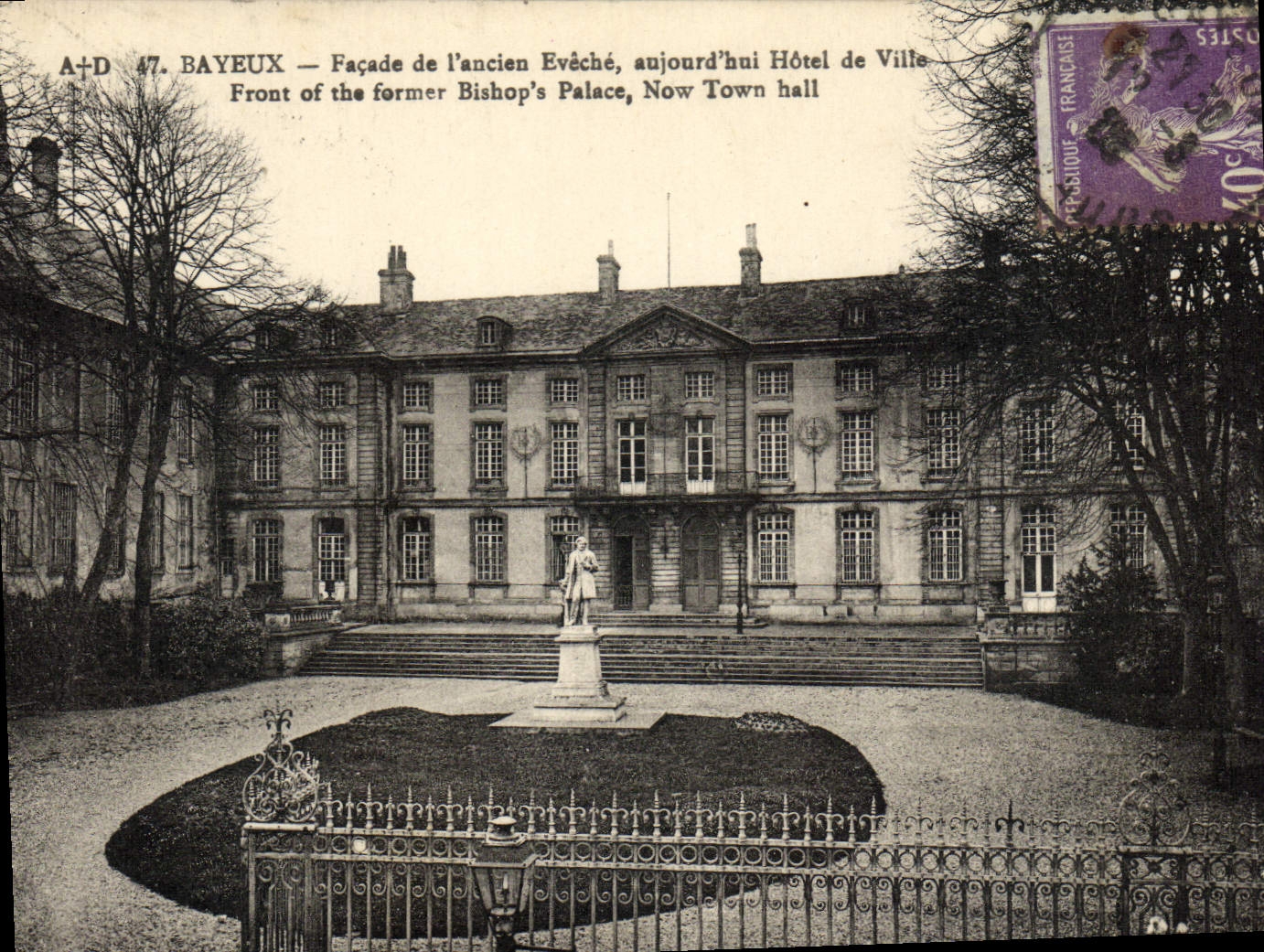 Bayeux — Fassade des ehemaligen Bischofssitzes, heute Rathaus — A+D 47