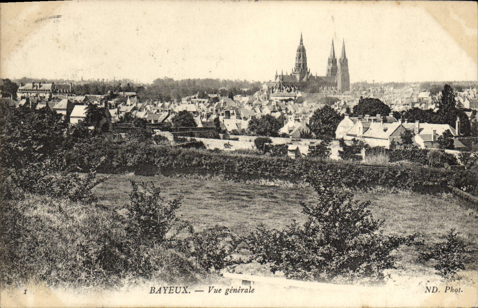 Bayeux — Vue générale — ND. Phot.