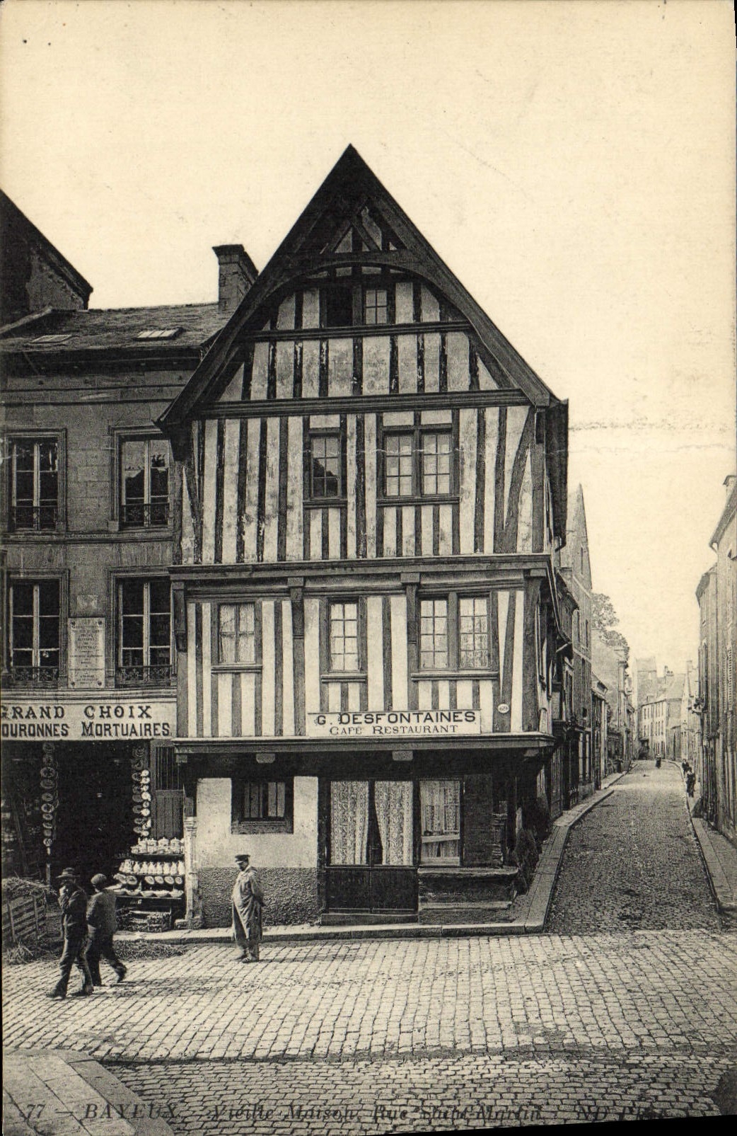 CPA Bayeux Vielle Maison Rue Saint Martin Desfontaines