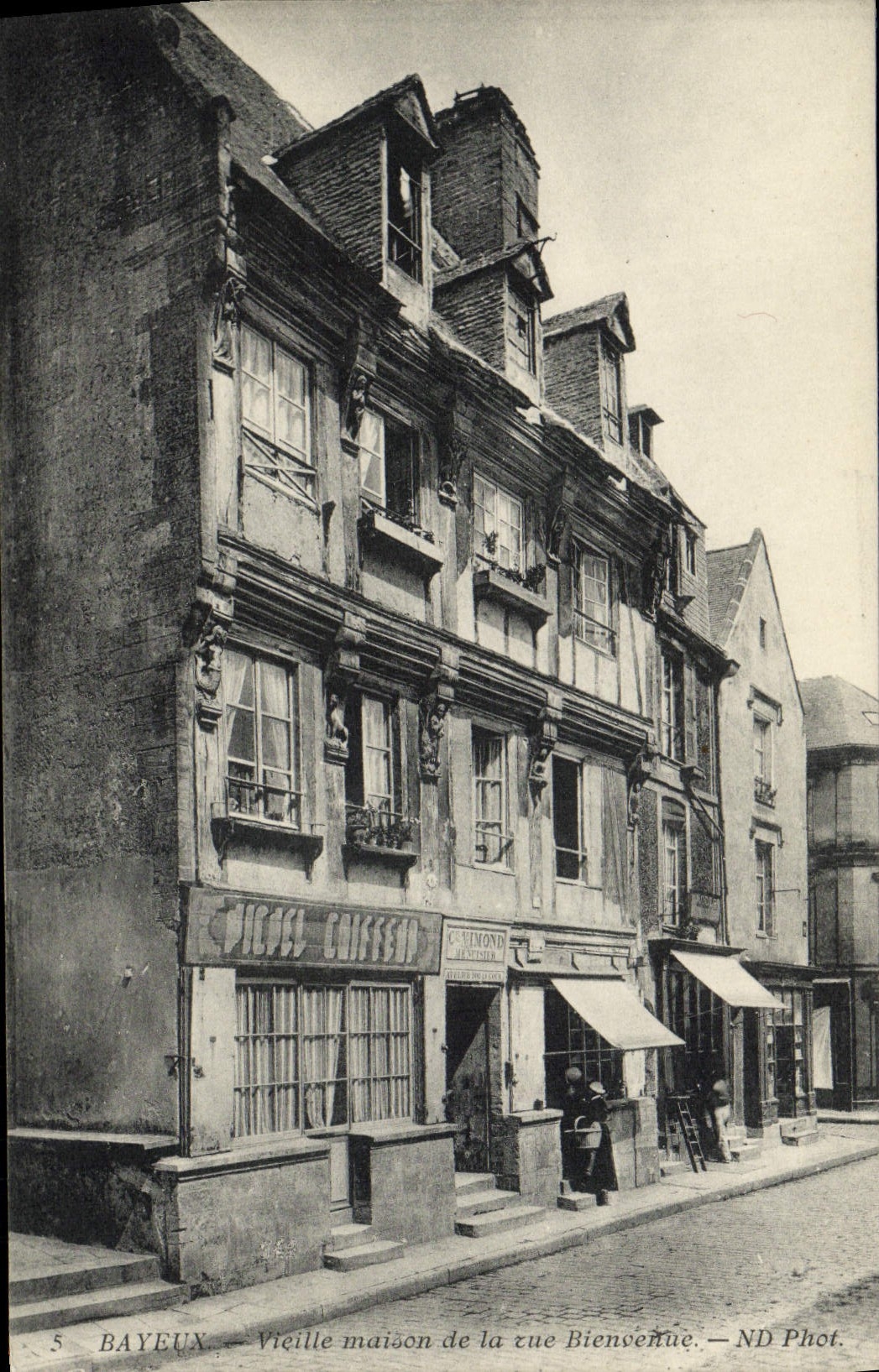 Bayeux — Vieille maison de la rue Bienvenue — ND Phot.