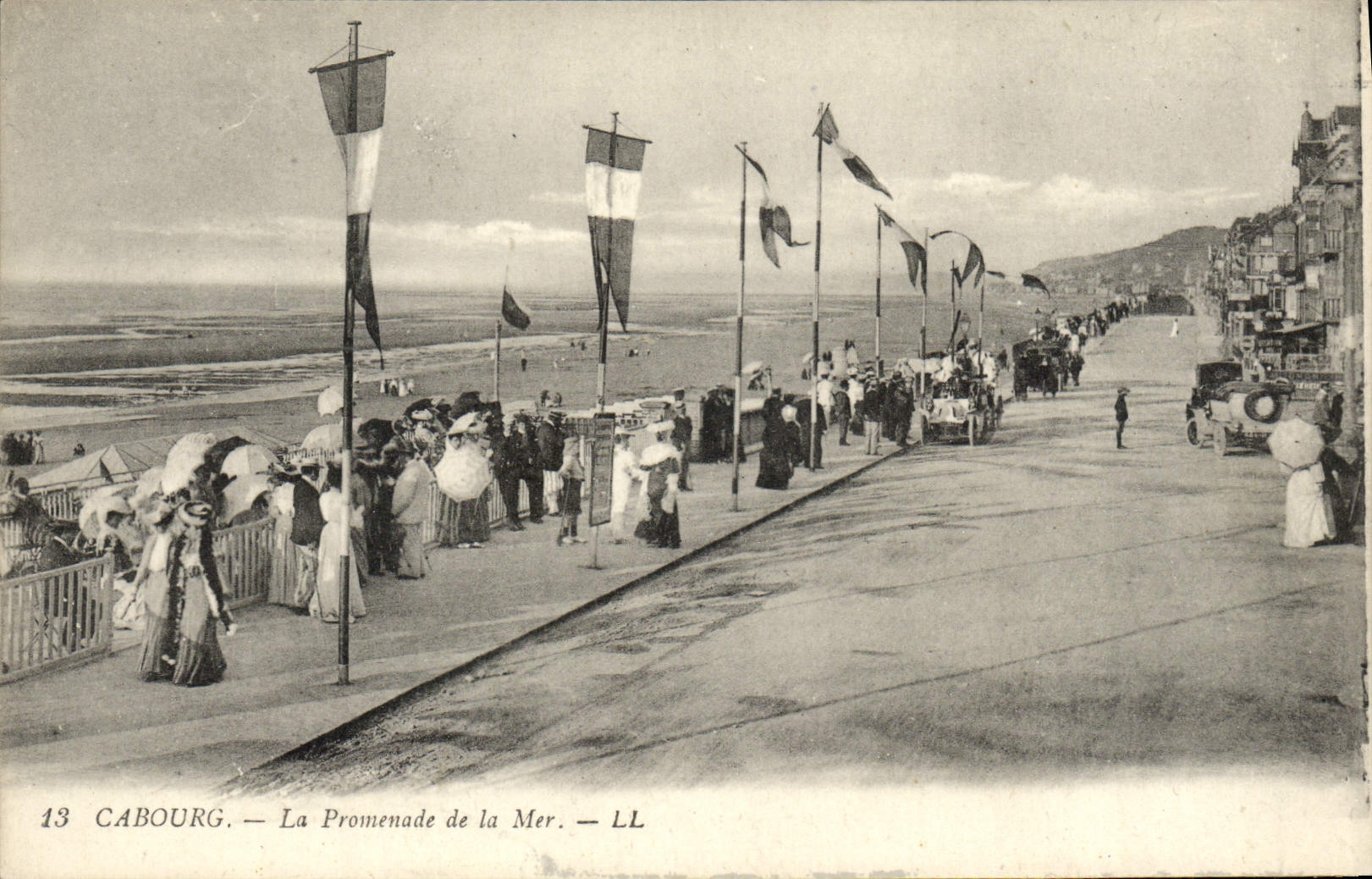 Cabourg — La Promenade de la Mer — LL
