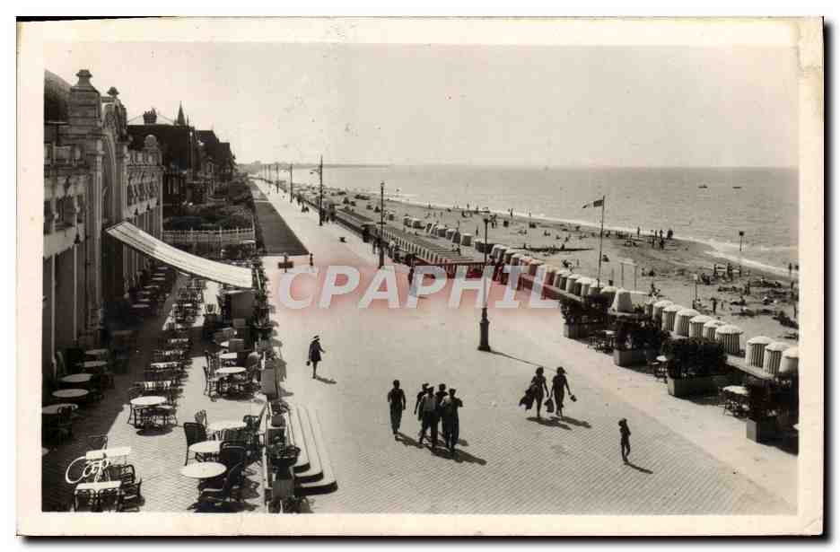 CPA Cabourg La Terrasse des Anglais Vers L'Ouest