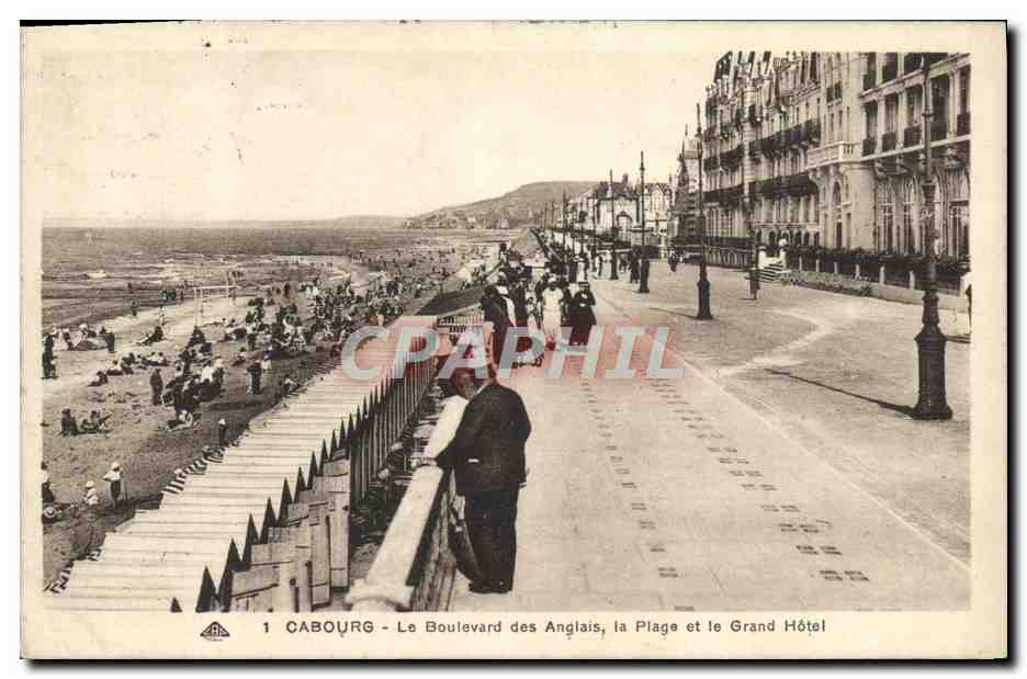 Cabourg - Le Boulevard des Anglais, la Plage et le Grand Hôtel