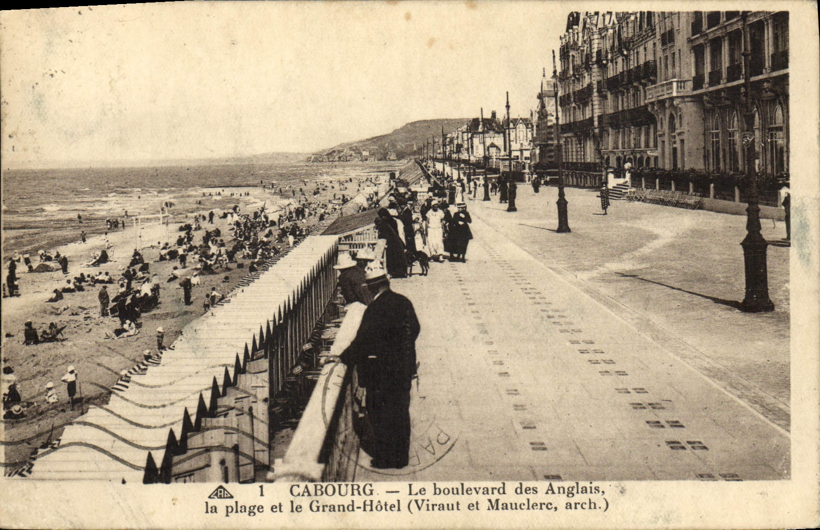 Cabourg — Le boulevard des Anglais, la plage et le Grand-Hôtel (Viraut et Mauclerc, arch.)