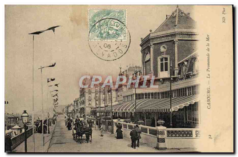 CPA Cabourg La Promenade de la Mer