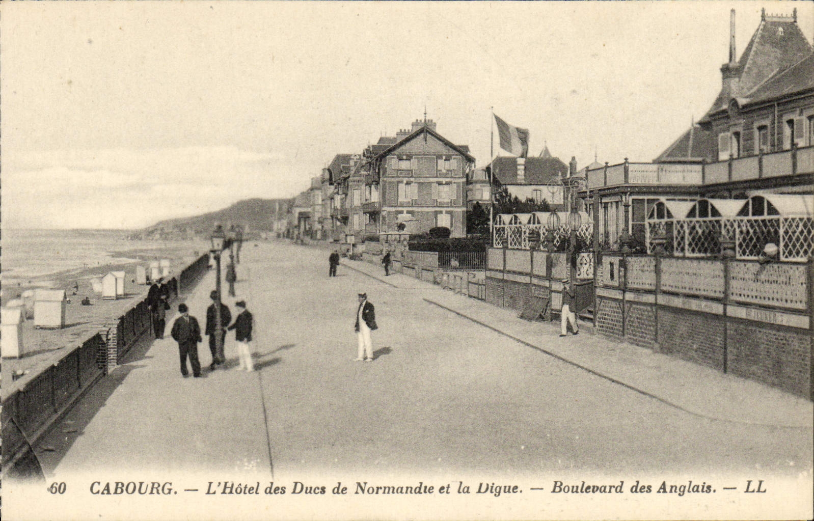 Cabourg — L'Hôtel des Ducs de Normandie et la Digue — Boulevard des Anglais — LL