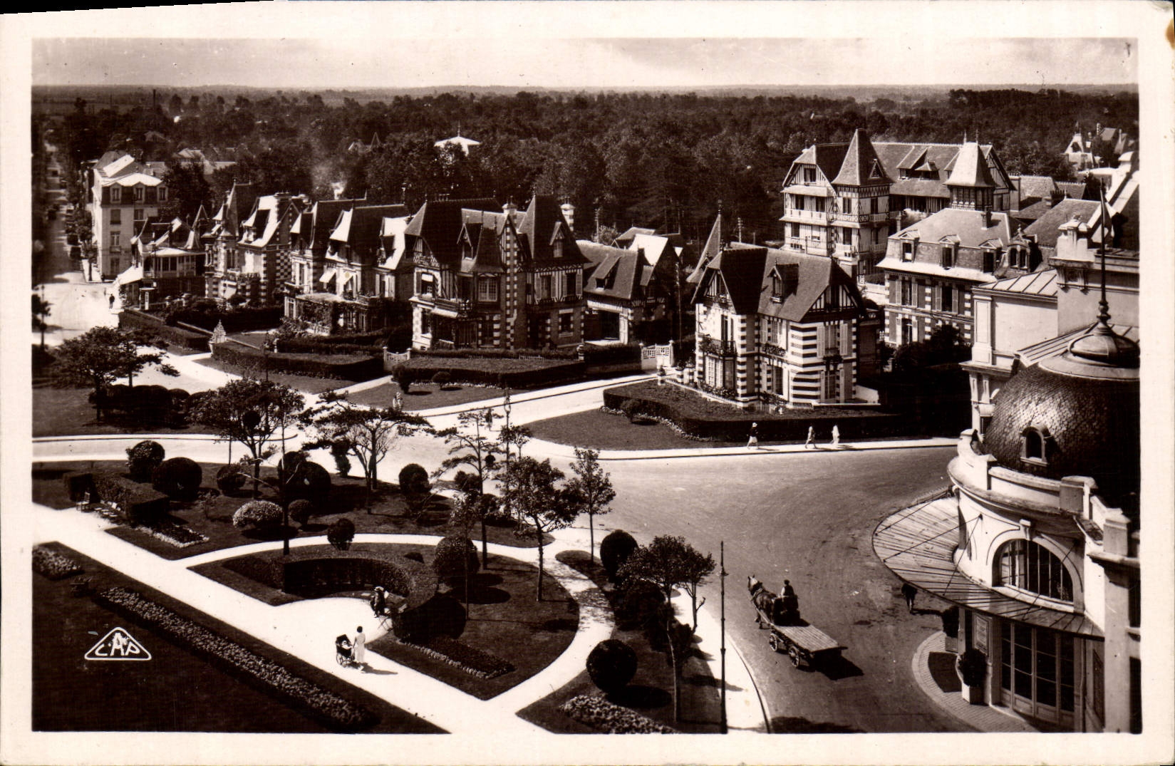 Cabourg — Les Jardins du Casino et les Villas — P. Strabourg