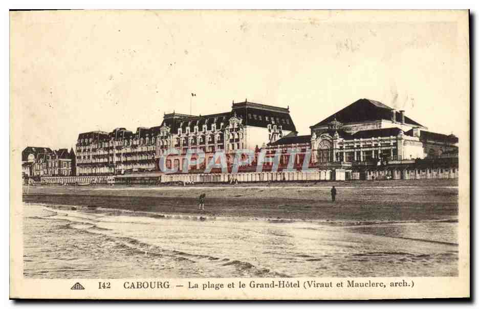 Cabourg — La plage et le Grand-Hôtel (Viraut et Mauclerc, arch.)