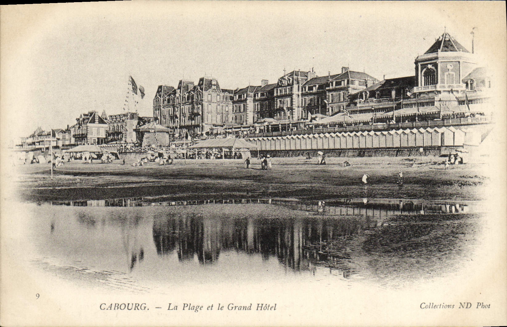 Cabourg — La Plage et le Grand Hôtel — Collections ND Phot