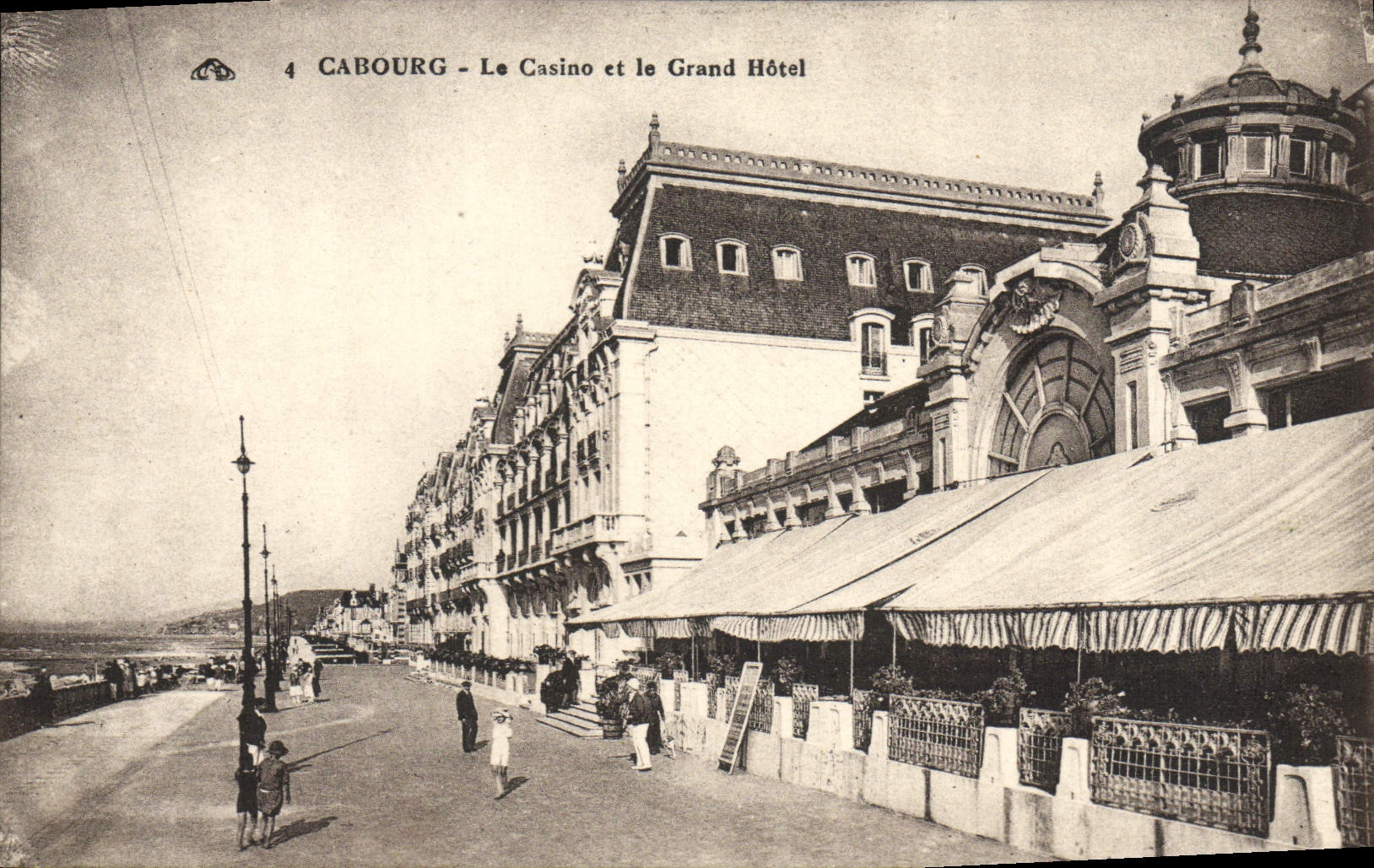 Cabourg - Le Casino et le Grand Hôtel — éditeur non visible, n° de série 4