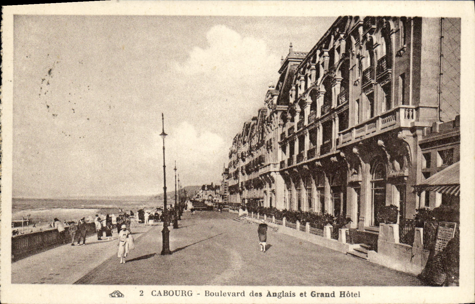 Cabourg - Boulevard des Anglais et Grand Hôtel — éditeur non identifié, n° de série 2