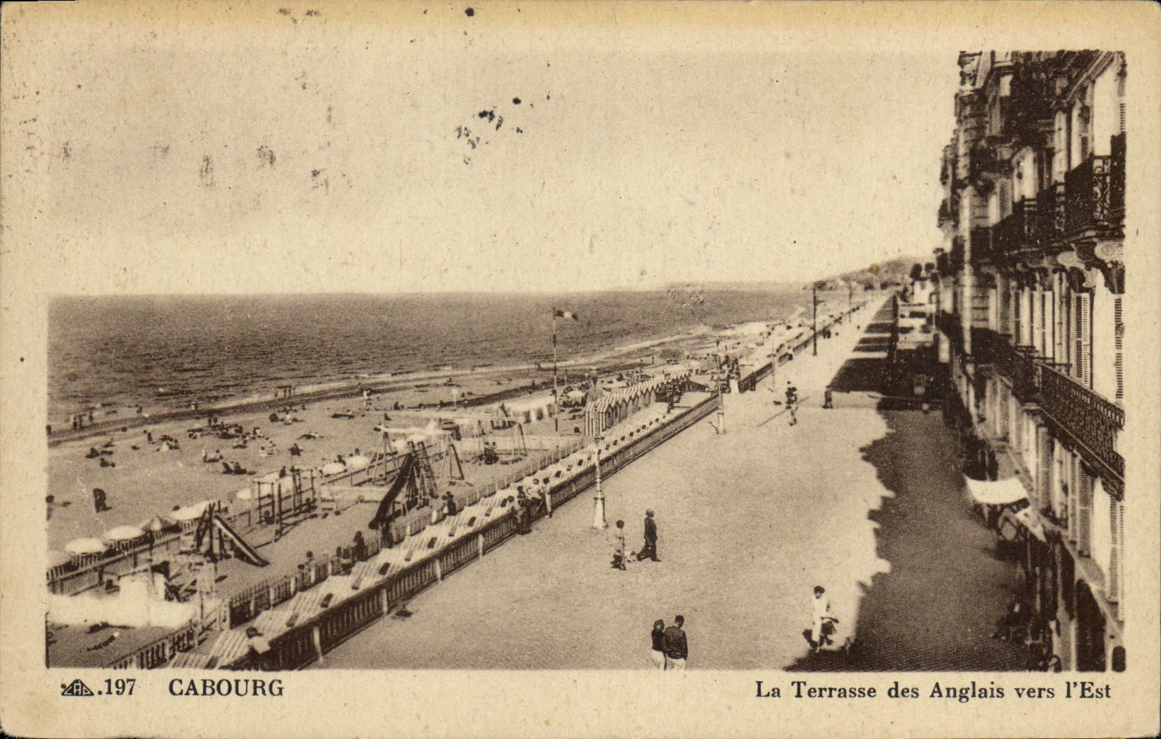 Cabourg — La Terrasse des Anglais vers l'Est — Éditeur Cie des Arts Photographiques, n°197