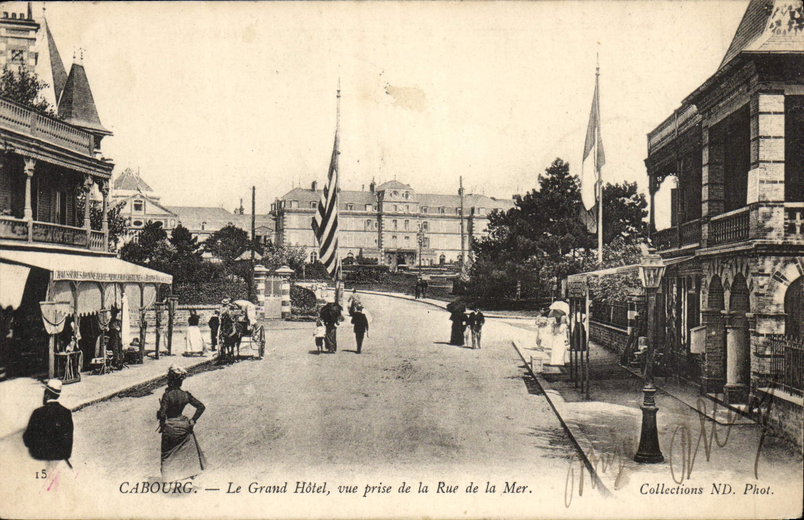 Cabourg — Le Grand Hôtel, vue prise de la Rue de la Mer — Collections ND. Phot. n°15
