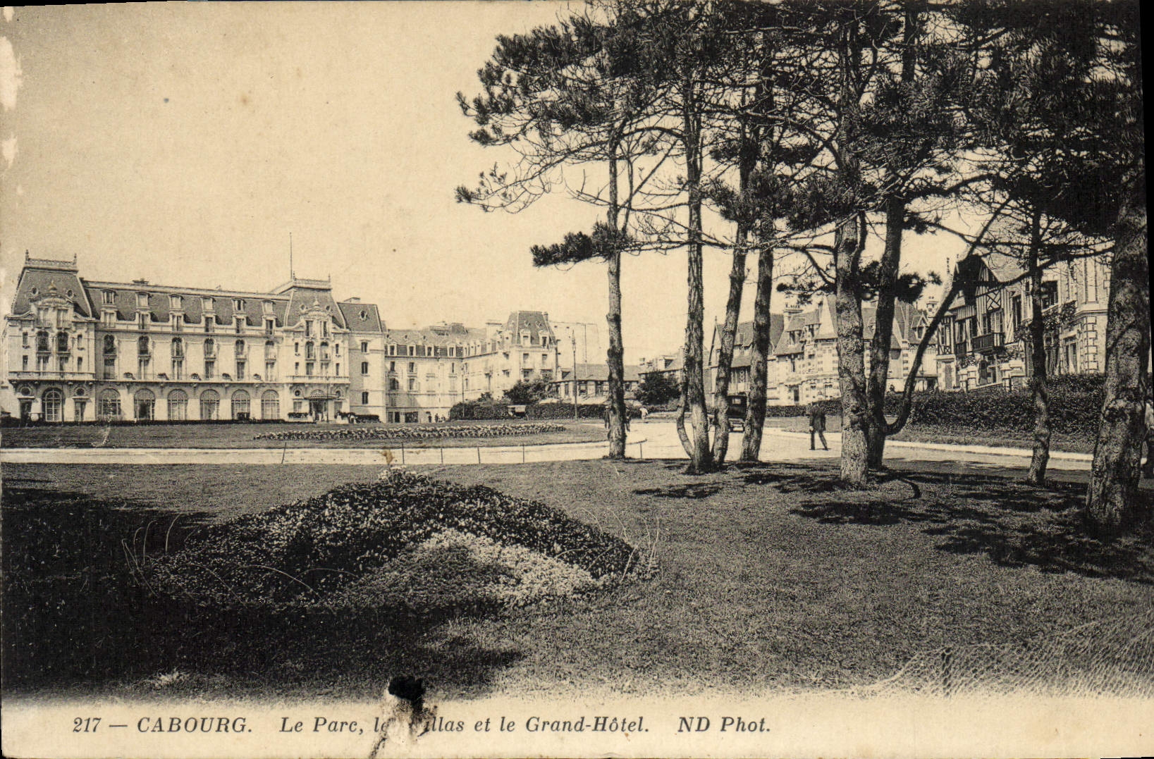 Cabourg — Le Parc, les Villas et le Grand-Hôtel — ND Phot. n°217