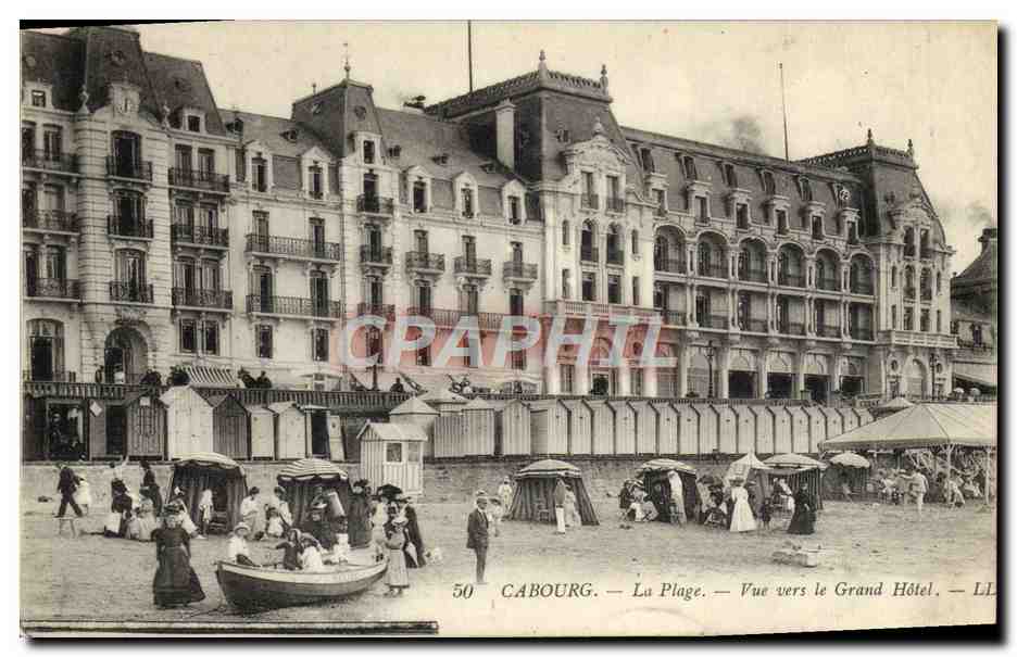 CPA Cabourg La Plage Vue vers le Grand Hotel 