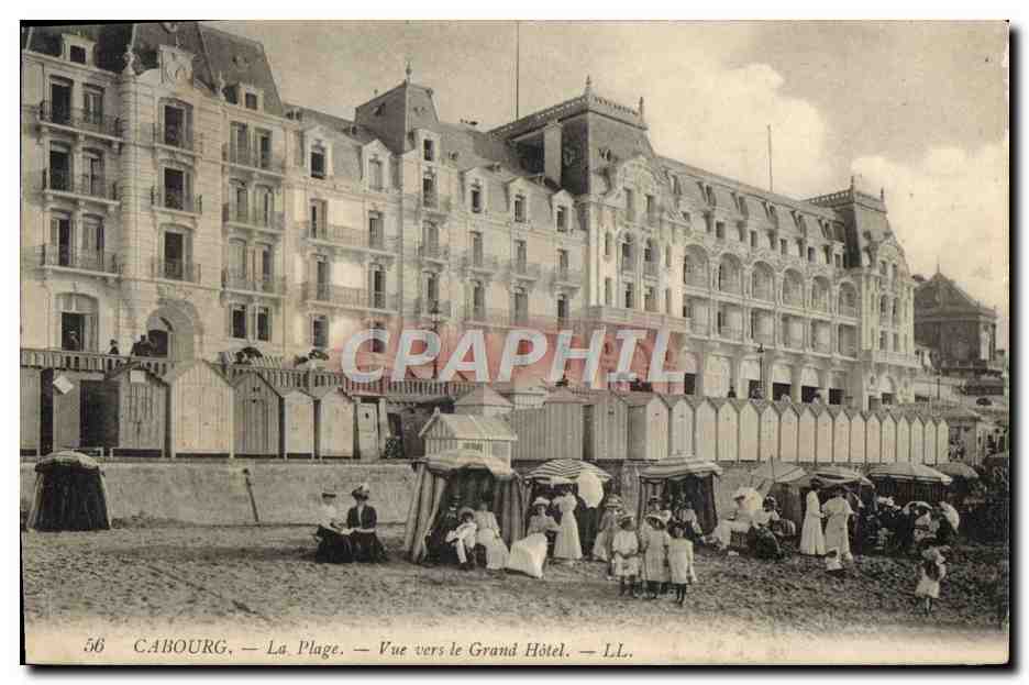 CPA Cabourg La Plage Vue vers le Grand Hotel 