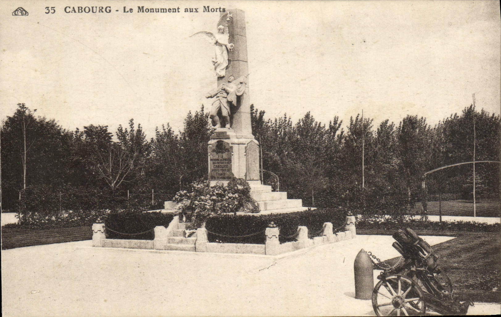 CPA Cabourg Le Monument aux Morts Canon Militaria 