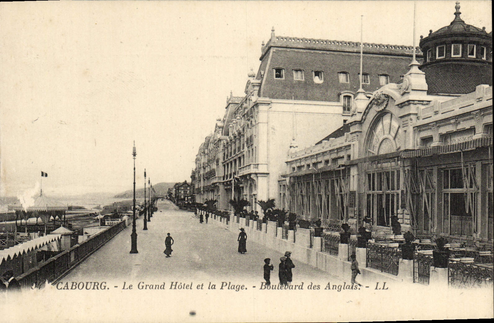 Cabourg - Le Grand Hôtel et la Plage - Boulevard des Anglais - LL