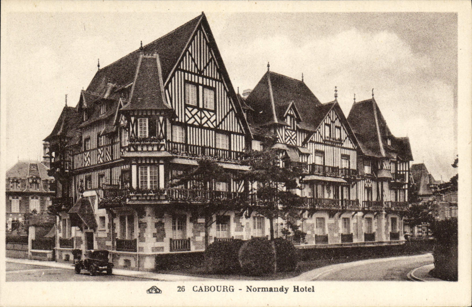 Cabourg - Normandy Hotel — hôtel à colombages — éditeur : 3e Atelier des Arts Photomécaniques, Cabourg - Anverso