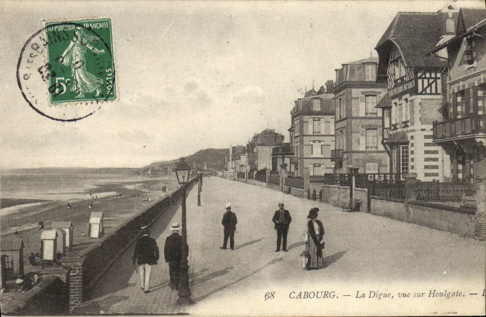 CPA Cabourg La Digue Vue sur Houlgate 