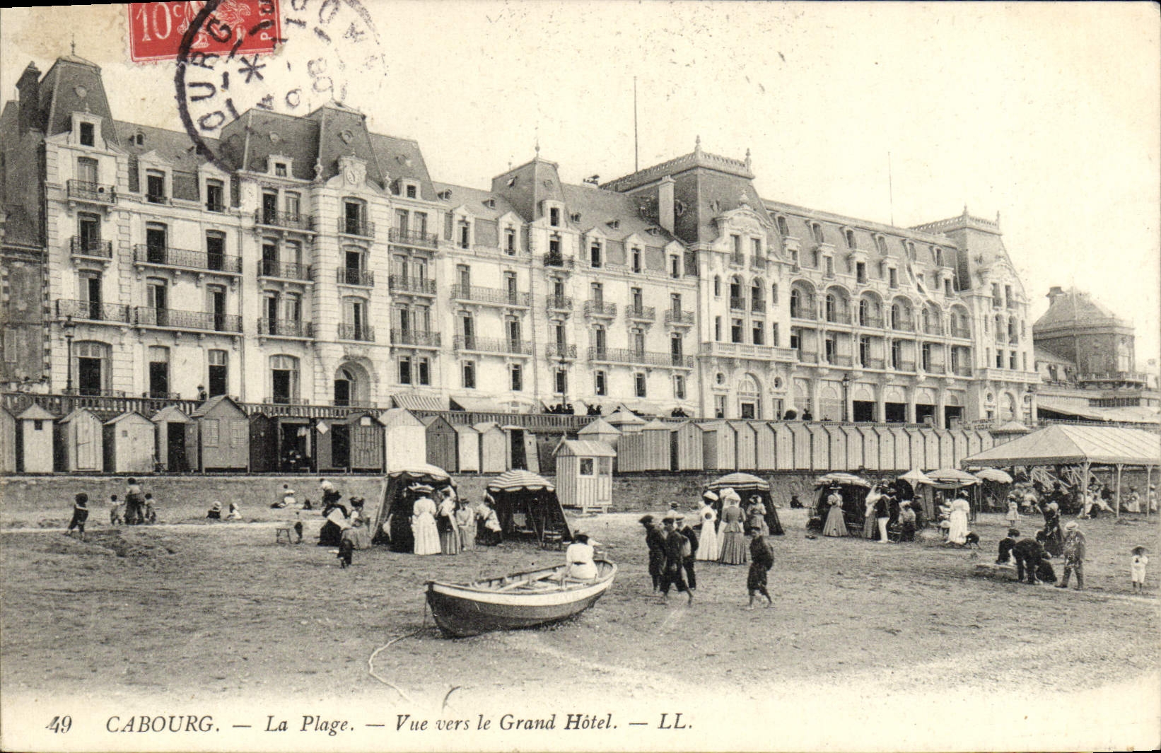 Cabourg — La Plage — Vue vers le Grand Hôtel — LL. — n°49