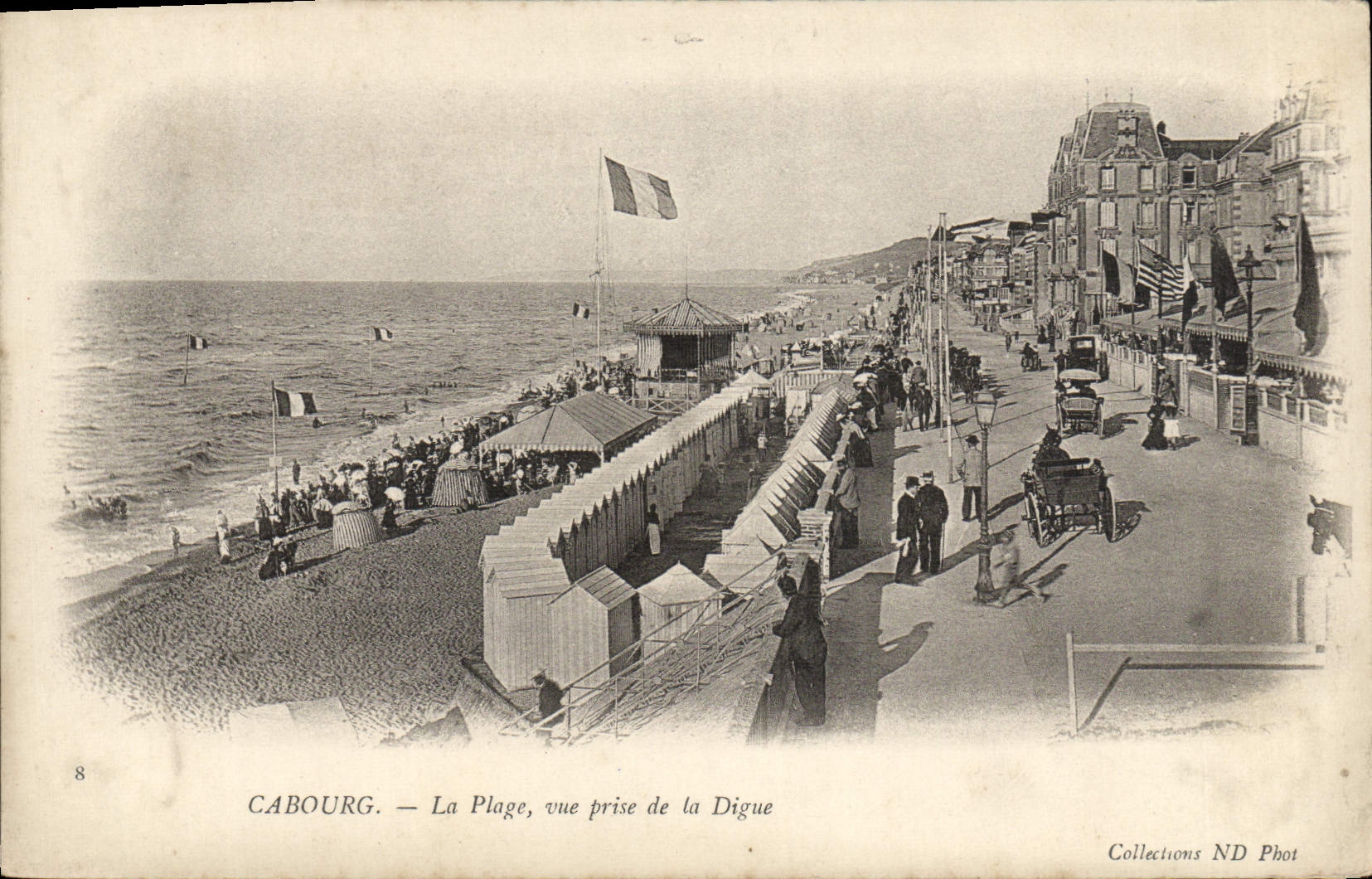 Cabourg — La Plage, vue prise de la Digue — Collections ND Phot