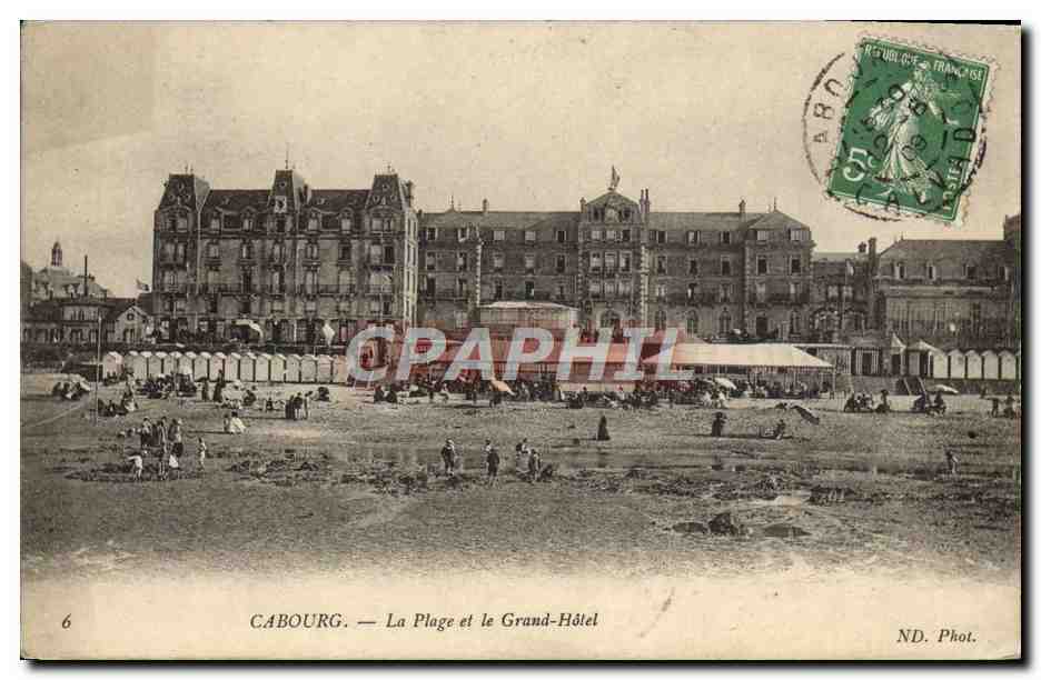 Cabourg — La Plage et le Grand-Hôtel — ND. Phot.