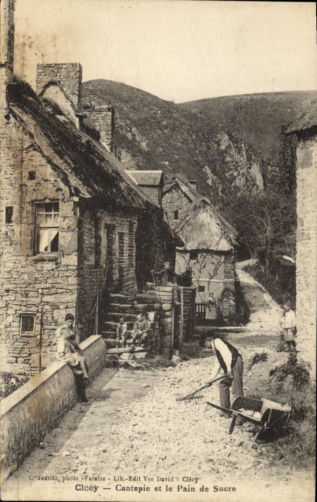 Cantepie et le Pain de Sucre — Clécy — photo Palaise, édit Vye David