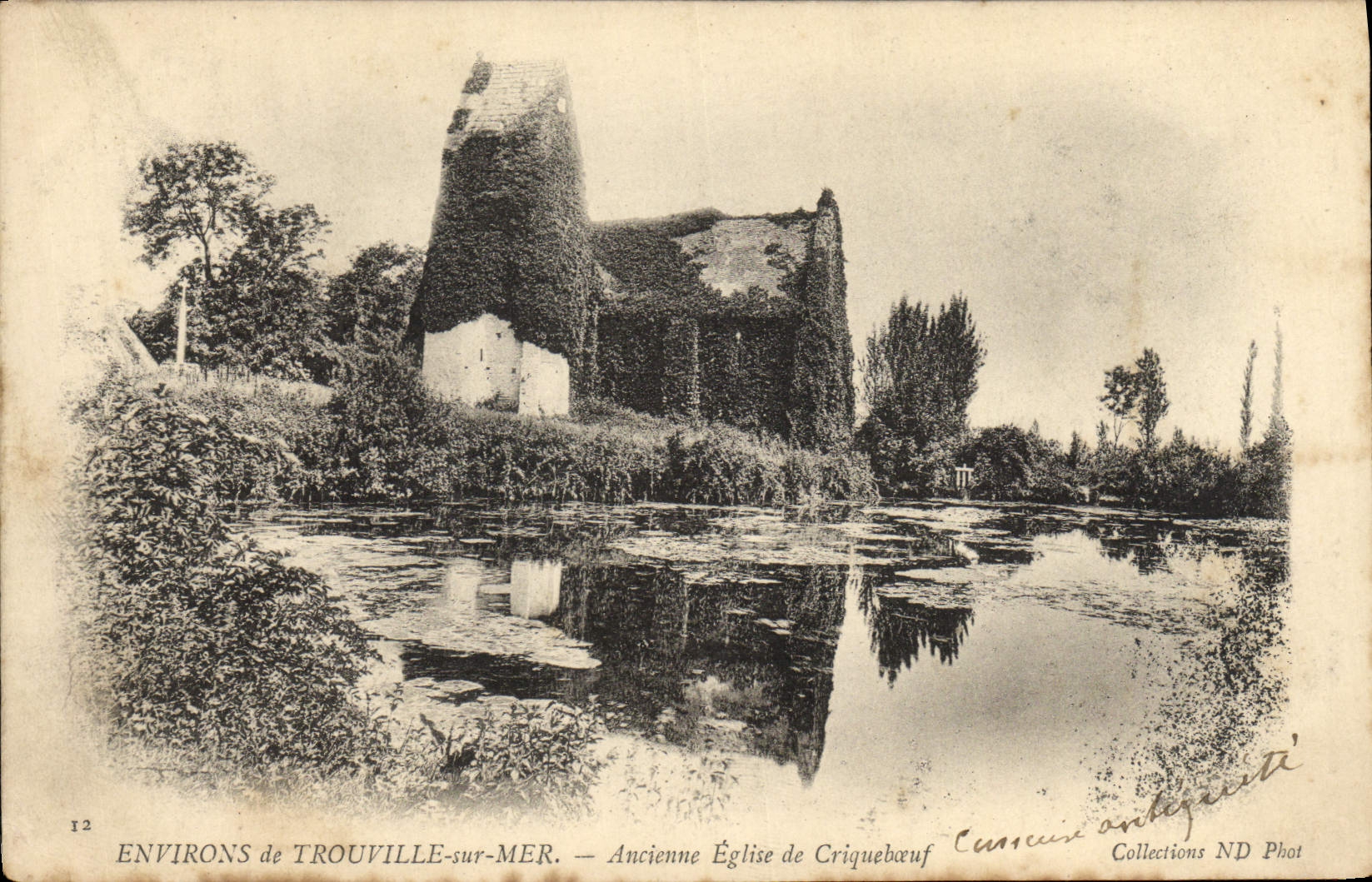 Umgebung von Trouville-sur-Mer — Alte Kirche von Criquèbeauf — Sammlung ND Phot