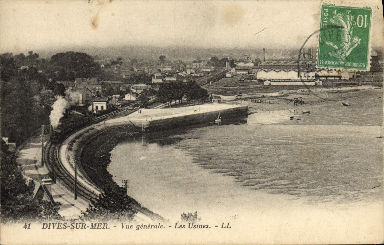 CPA Dives sur Mer Vue generale Les Usines Train 