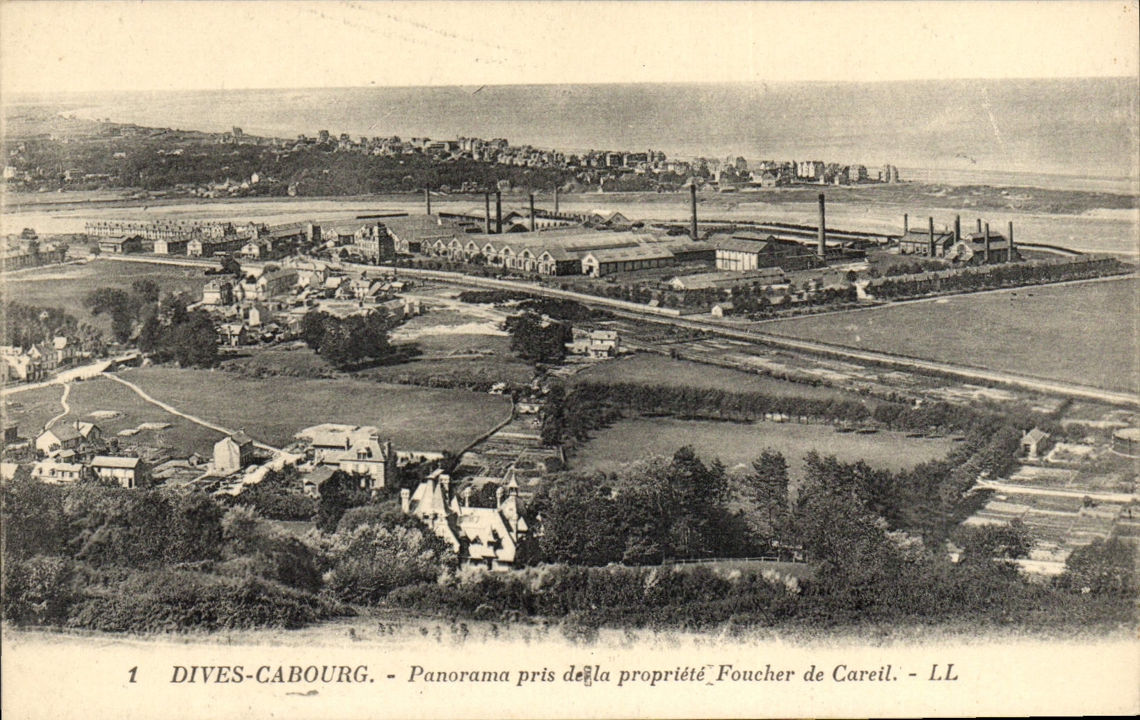CPA Dives Cabourg Panorama pris de la propriete Foucher de Careil