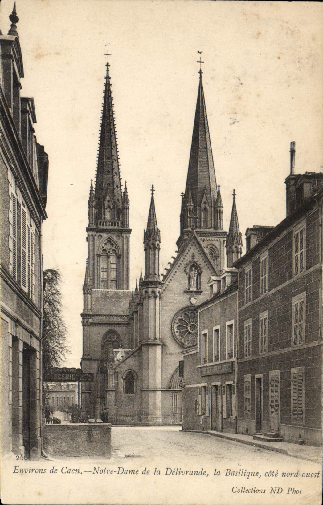 Environ de Caen — Notre-Dame de la Délivrande, la Basilique, côté nord-ouest — Collections ND Phot