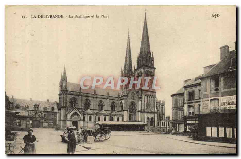 CPA La Delivrande La Basilique et La Place 